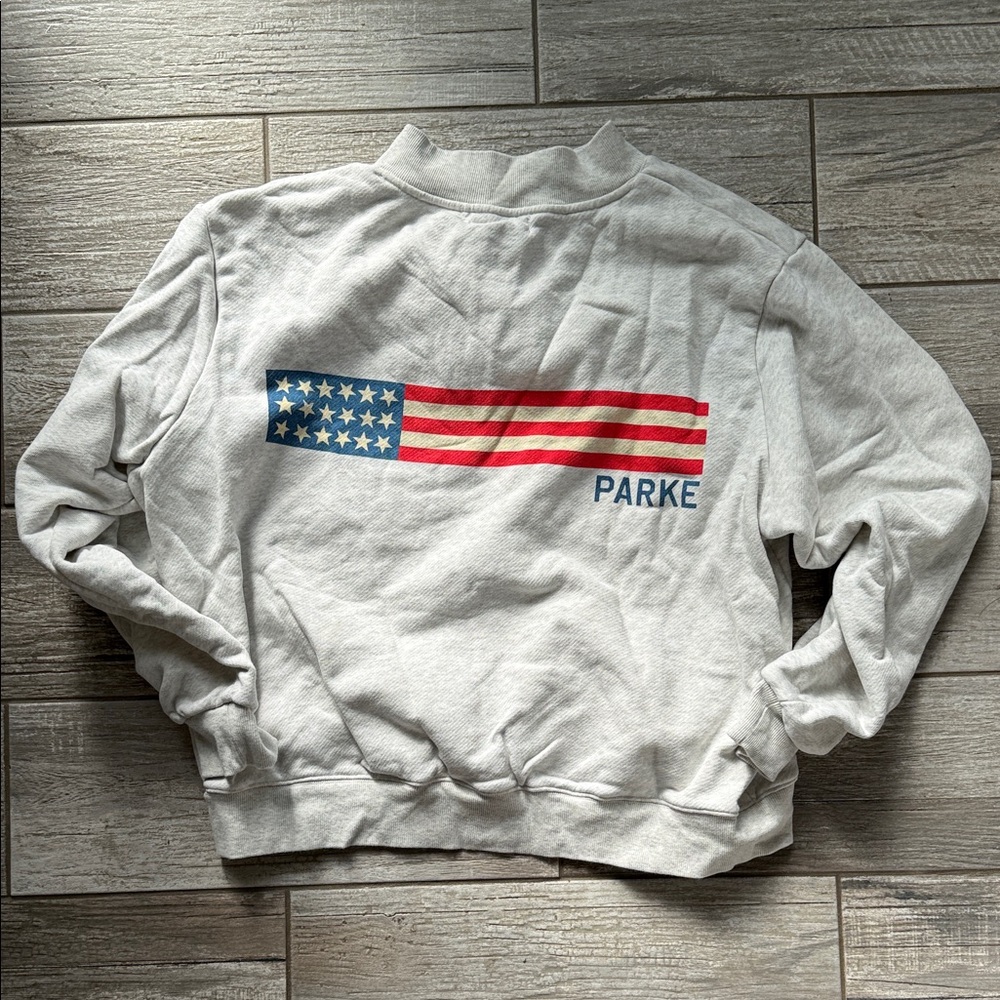 Parke Women's Gray Sweatshirt with Flag Graphic